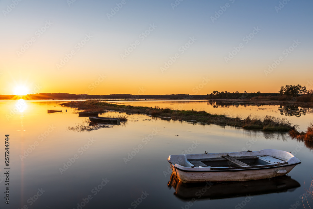 BASSIN D'ARCACHON (France), coucher de soleil sur les prés salés