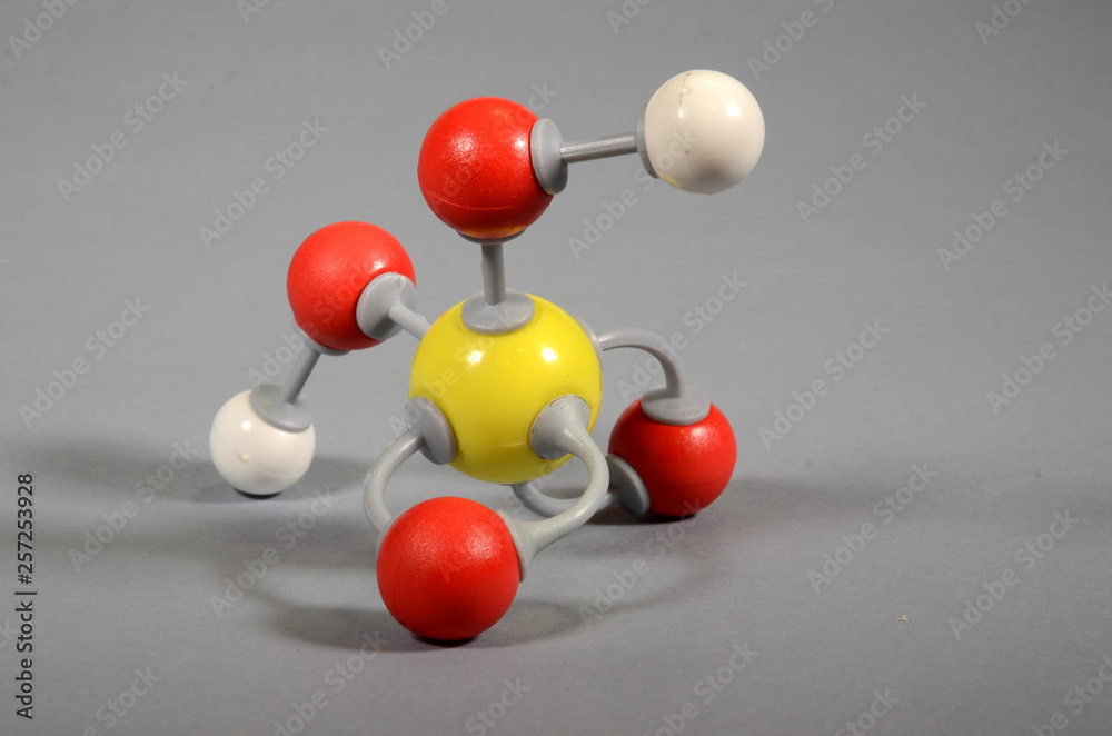 Obraz premium Molecule model of sulphic acid. White is hydrogen, yellow is suphur, red is oxygen.