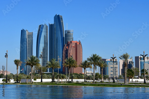 Obraz na płótnie Abu Dhabi skyscrapers in sunny day w salonie
