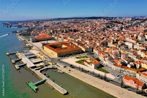 Lissabon Luftbilder - Luftaufnahmen von Lissabon: Ponte 25 de Abril, Castelo de São Jorge, Igreja de Santa Engrácia, Commerce Square und weitere Sehenswürdigkeiten