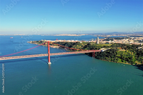 Lissabon Luftbilder - Luftaufnahmen von Lissabon: Ponte 25 de Abril, Castelo de São Jorge, Igreja de Santa Engrácia, Commerce Square und weitere Sehenswürdigkeiten