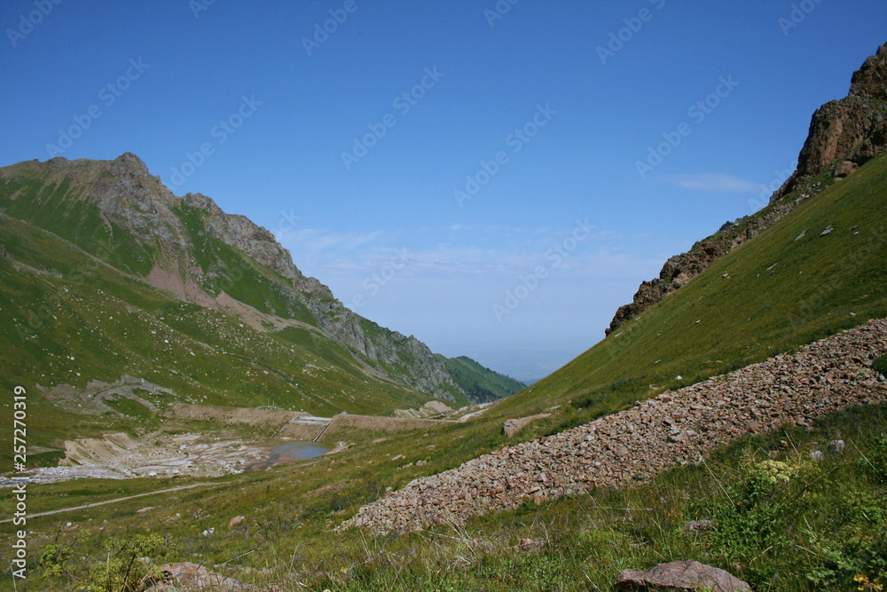 Obraz premium Mountain canyon in summer near the Chimbulak