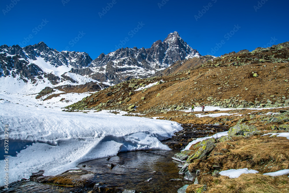 Obraz premium Monviso, Cuneo, trekking di primavera