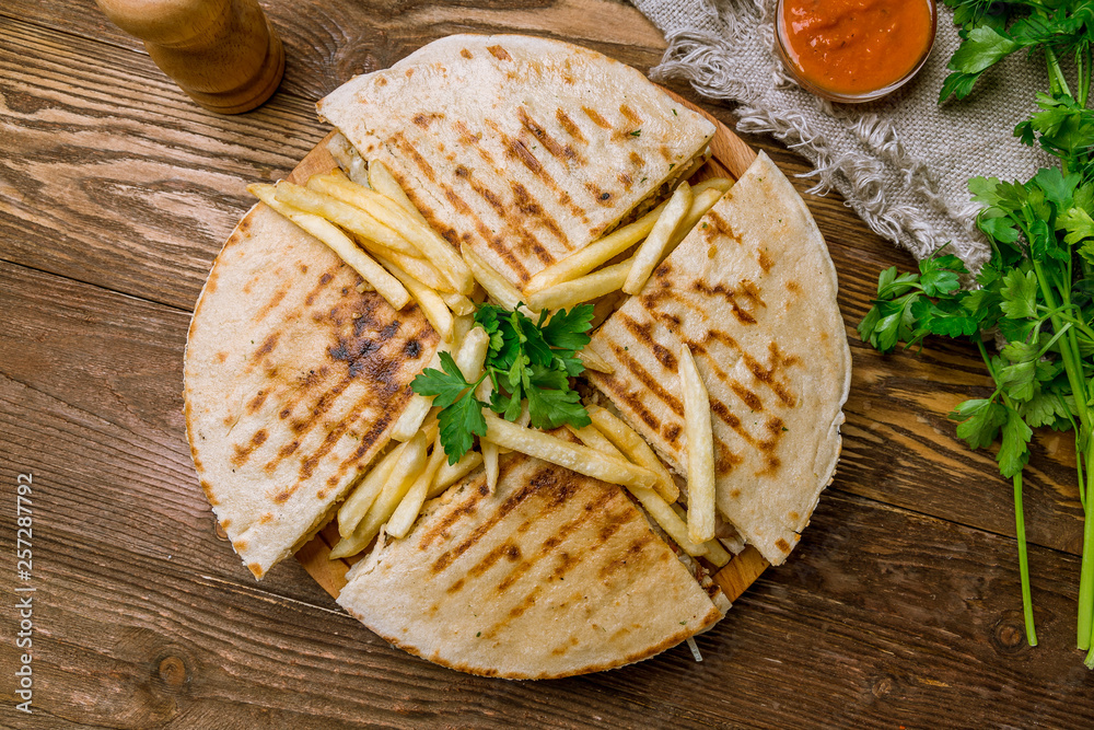 Fototapeta premium skepasti with chicken