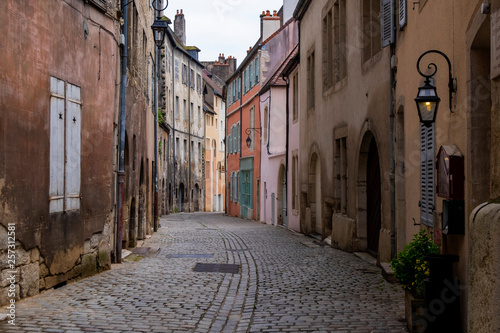 Cuadro en lienzo Gasse in der Altstadt von Dole