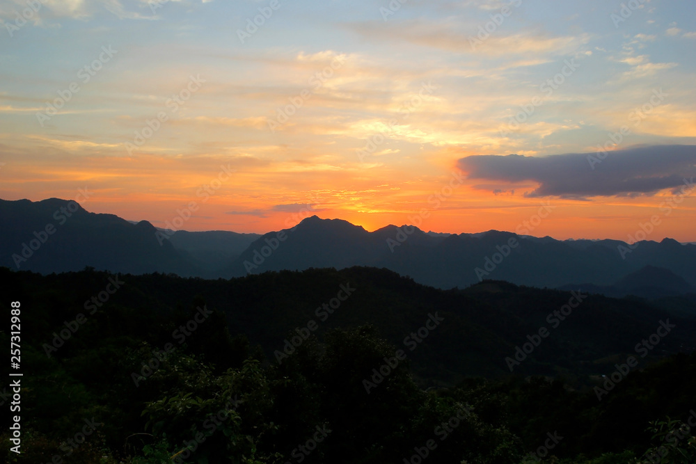 Fototapeta premium beautiful sky over the hill