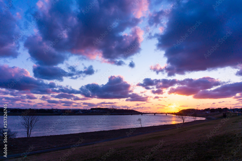 美しい夕焼け空　秋田県秋田市　雄物川