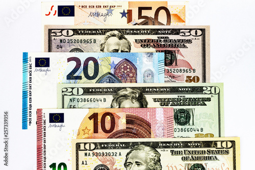 Banknoten Euro und Dollar gemischt