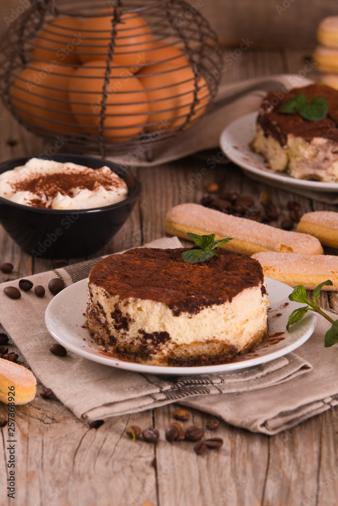 Tiramisu. Tiramisu.