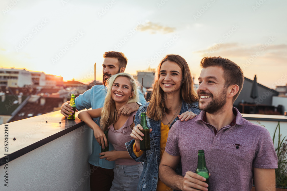 Obraz premium Enjoying the view and the start of the weekend