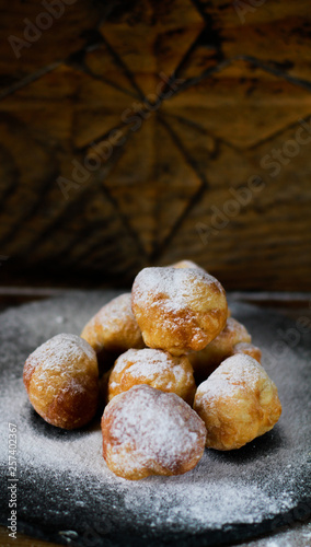 Foto Bunuelos de viento - Spanish Easter doughnut