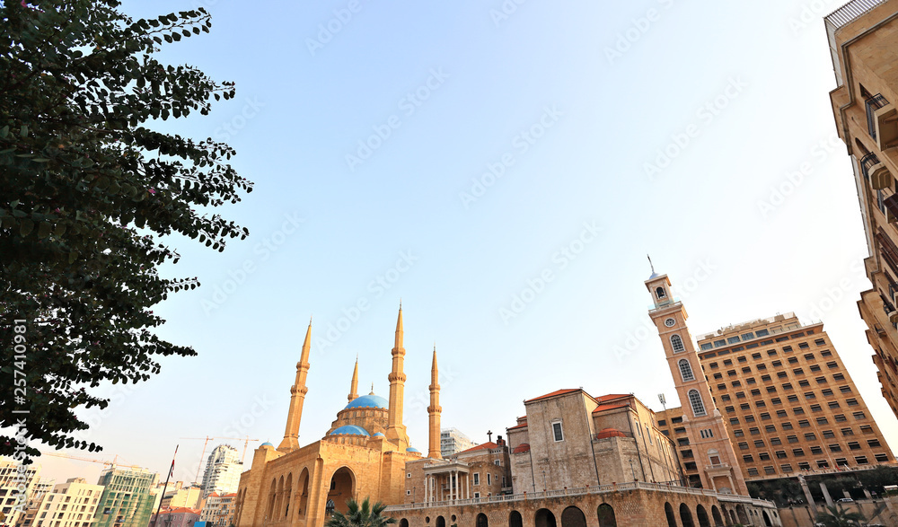 Obraz premium Downtown beirut looking up at the skyline
