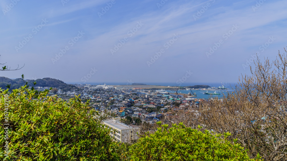 Obraz premium 春の館山城跡から見た風景