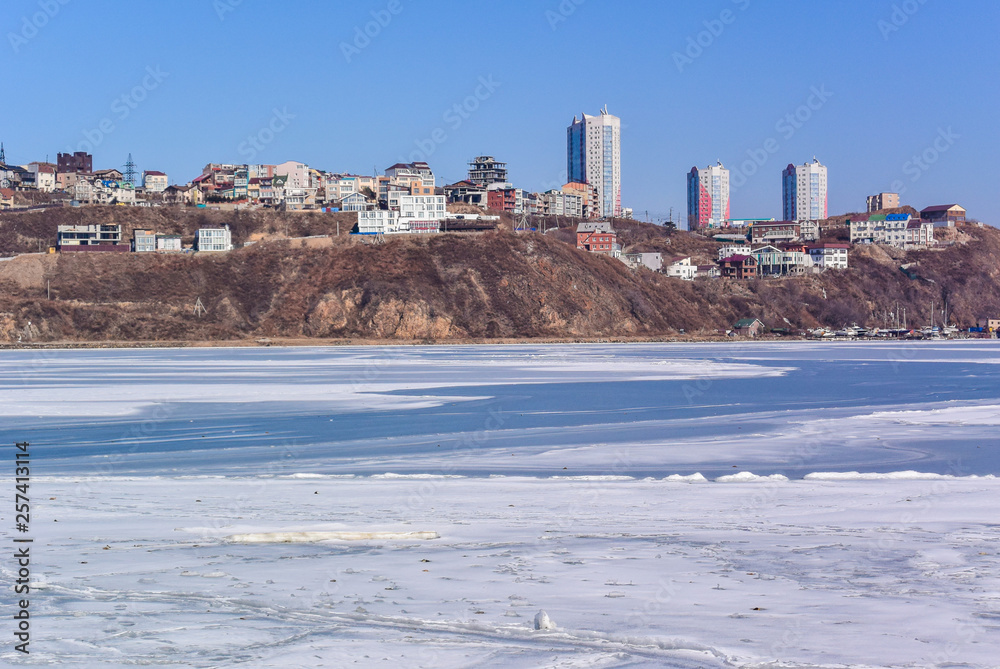 Obraz premium View of the river near the city winter