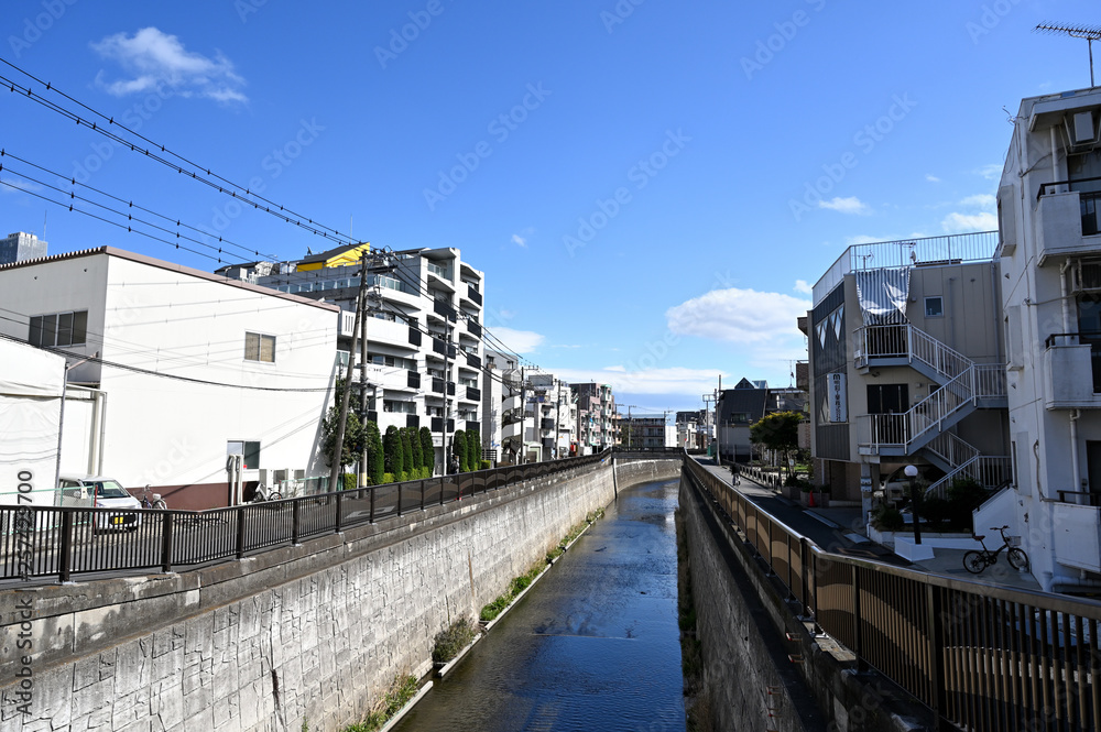 大田区の住宅街と治水「呑川」　River in residential area for improvementflood control in Japan