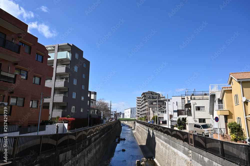 大田区の住宅街と治水「呑川」　River in residential area for improvementflood control in Japan
