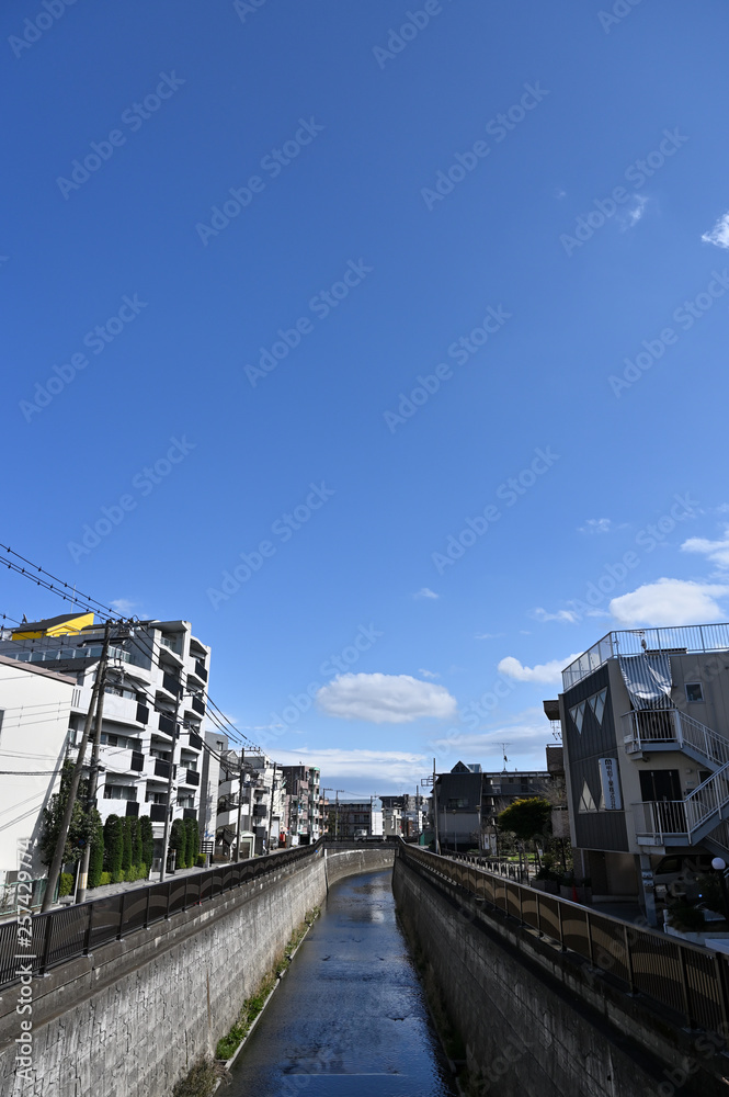 大田区の住宅街と治水「呑川」　River in residential area for improvementflood control in Japan