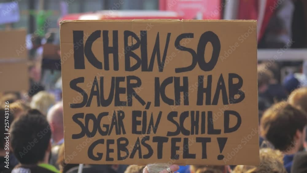 demonstration sign ich bin so sauer ich hab sogar ein schild gebastelt