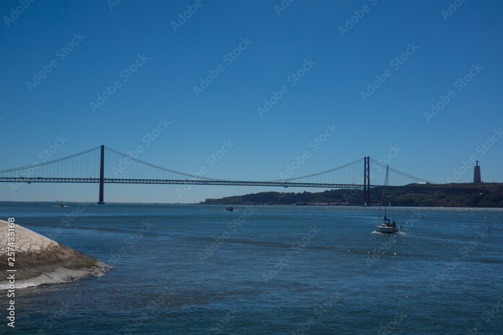 traffic bridge of 25th april