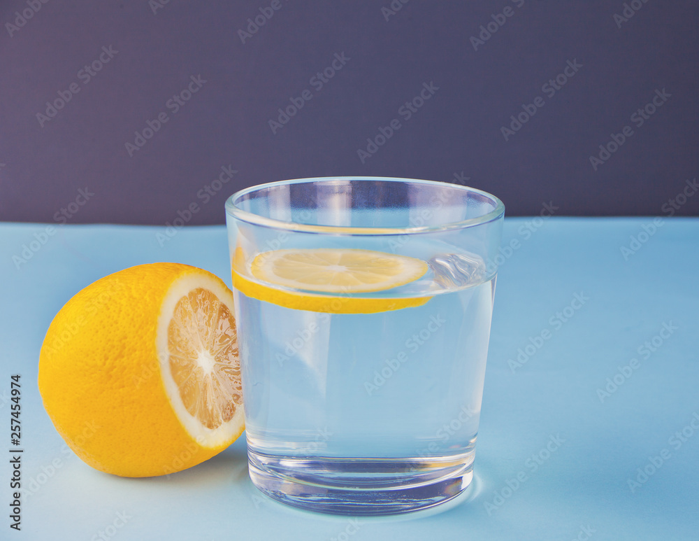 water with lemon on the blue table