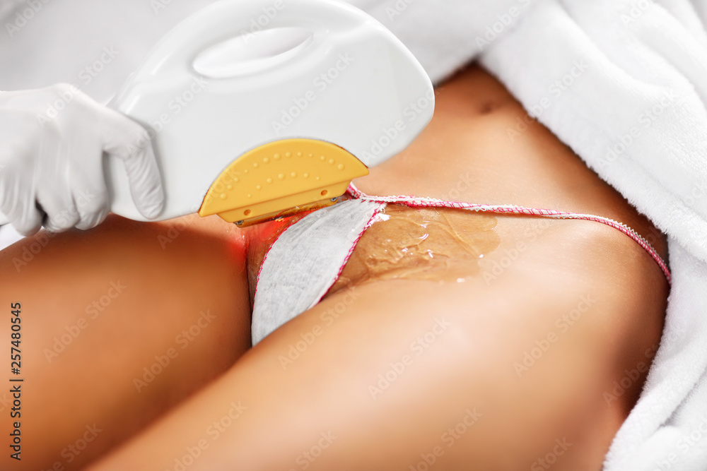 Beautician Giving Epilation Laser Treatment To Woman On Bikini foto de  Stock | Adobe Stock