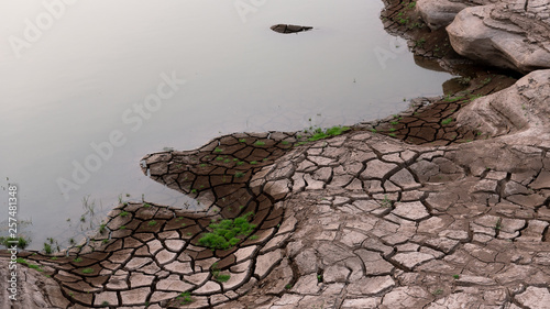 Foto Dry soil cracking in summer , rainless