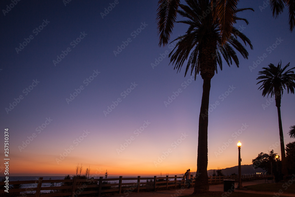 Obraz premium Sunset glow, Santa Monica Pallisades at dusk in Santa Monica, California, USA