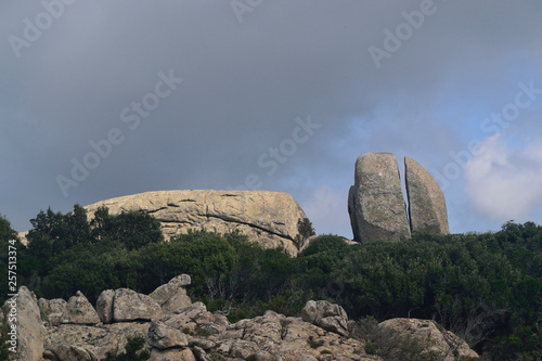 Vista della formazione rocciosa Sa Perda Spaccada o la Sfinge photo