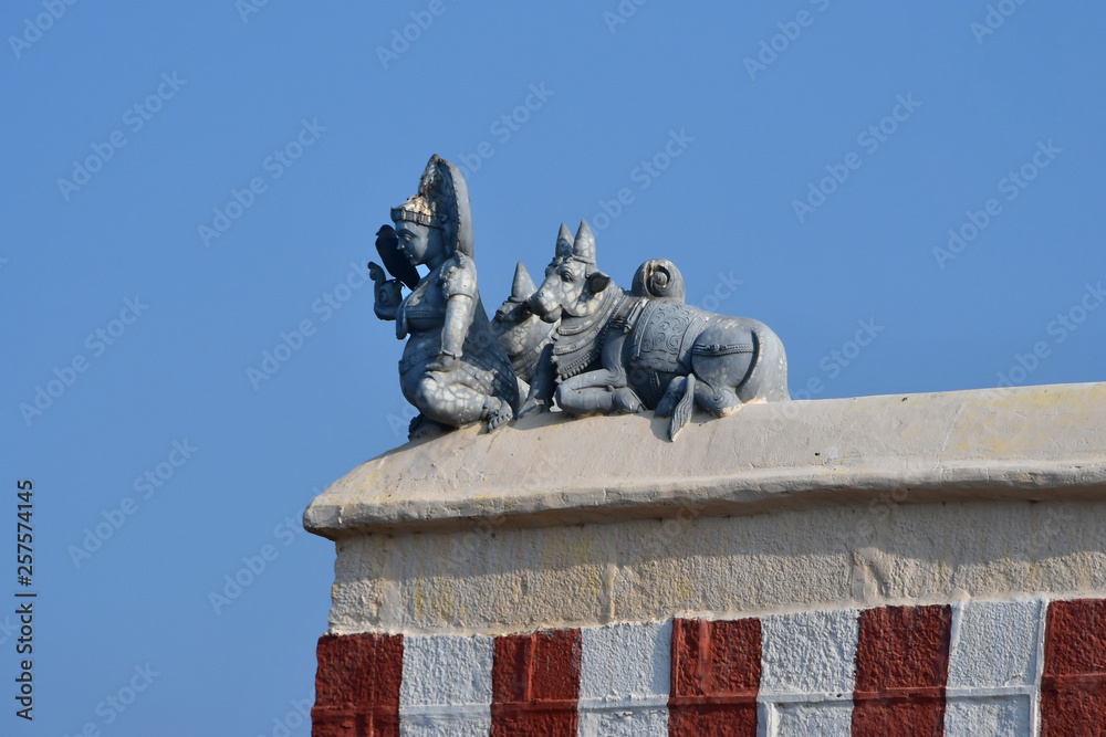 India, West Bengal, Cape Comorin (Kanyakumari). Fragment of the roof of the ancient Hindu temple Kanyakumari-Amman India, West Bengal, Cape Comorin (Kanyakumari). Fragment of the roof of the ancient Hindu temple Kanyakumari-Amman