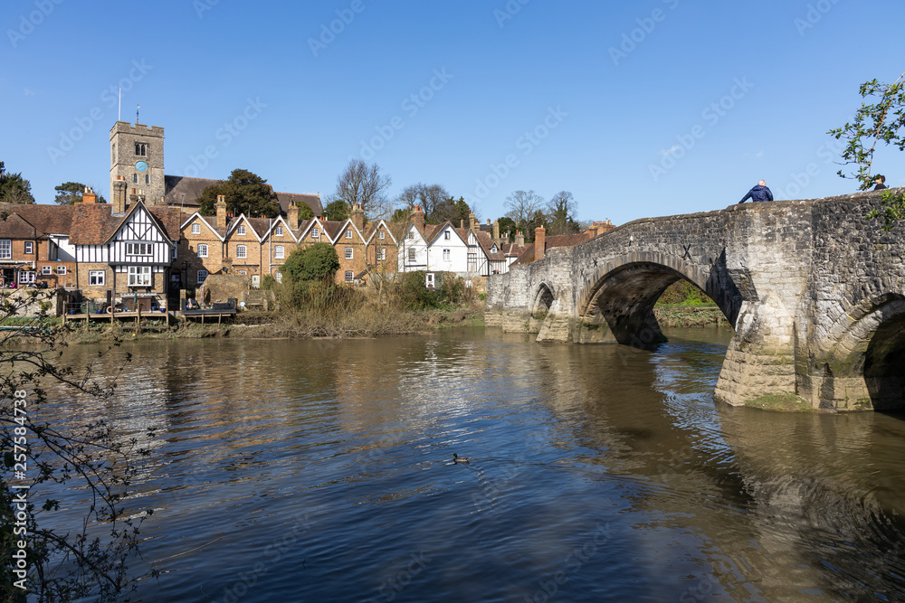 AYLESFORD, KENT/UK - MARCH 24 : View of the 14th century bridge and St Peter's church at Aylesford on March 24, 2019. Two unidentified people