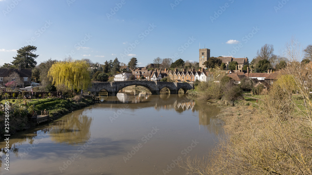 AYLESFORD, KENT/UK - MARCH 24 : View of the 14th century bridge and St Peter's church at Aylesford on March 24, 2019
