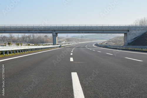 Photo Construction of newly finished, empty highway.