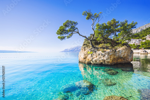 Fototapeta Naklejka Na Ścianę i Meble -  Beautiful bay near Brela town, Makarska rivera, Dalmatia, Croatia