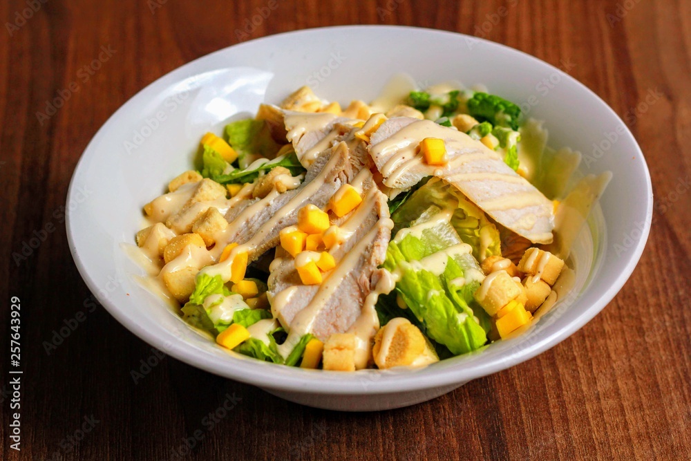 Ensalada con pollo asado Ensalada con pollo asado