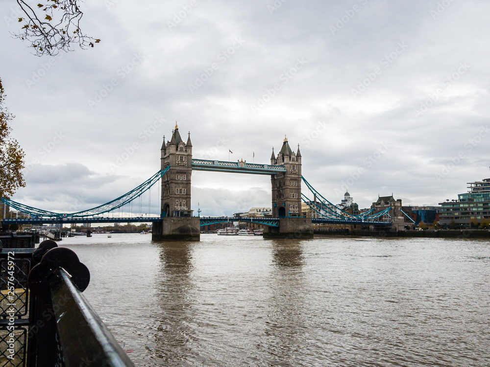 Obraz premium tower bridge in london