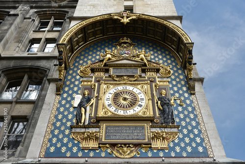 Horloge de La Conciergerie plus vieille de Paris