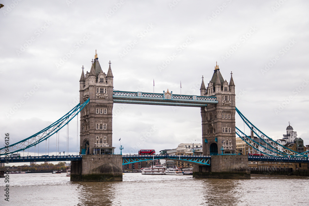 Obraz premium tower bridge in london