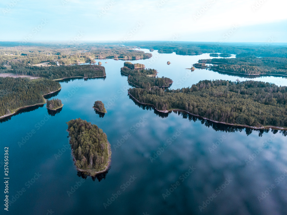 Schwedischer See mit Inseln