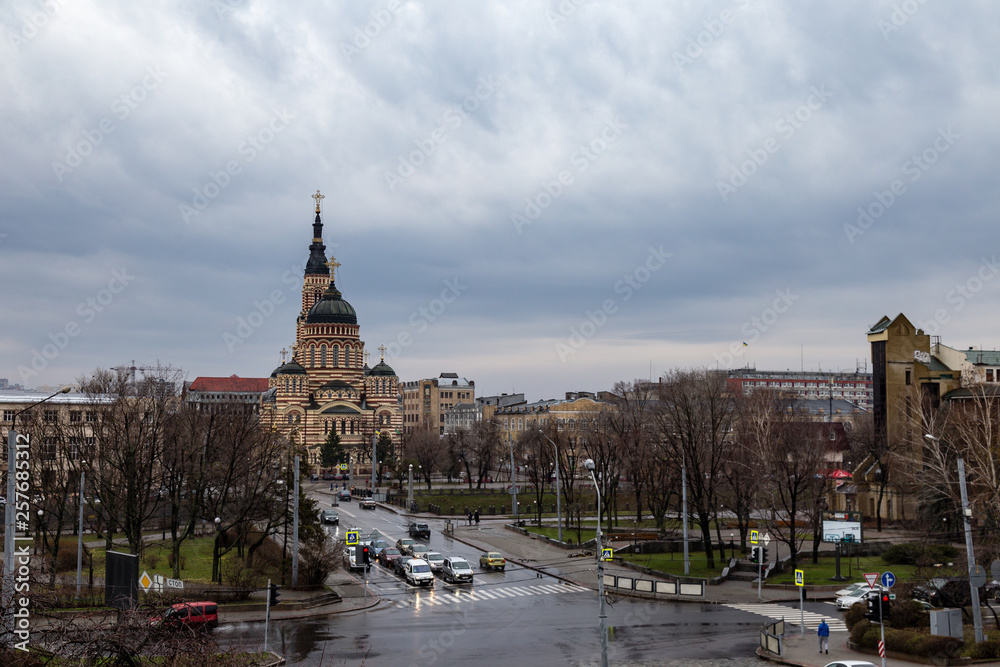 Obraz premium Kharkiv, Ukraine: The Annunciation Cathedral is the most important Orthodox church of Kharkiv. The candy striped cathedral features a pentacupolar Neo-Byzantine structure with an 80 m bell tower