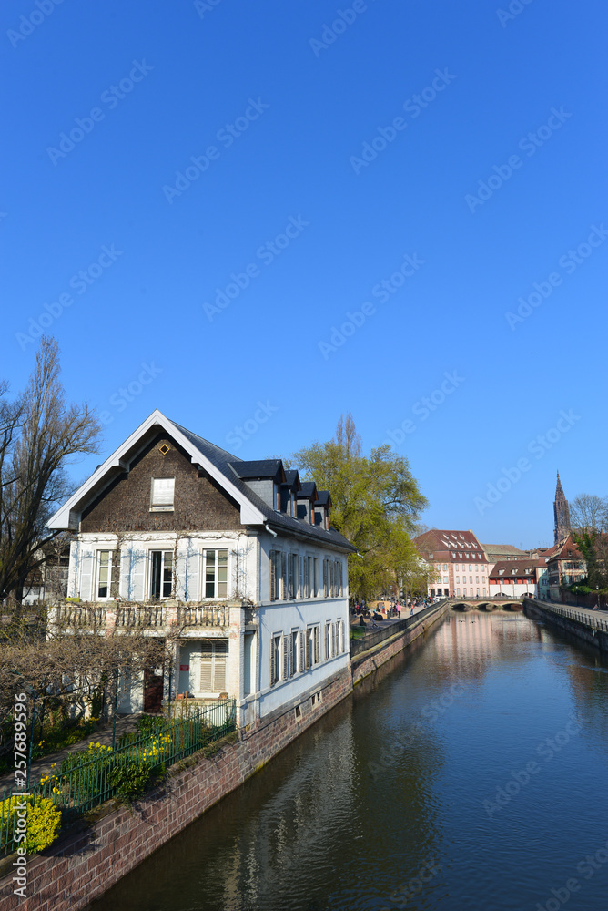 Protection des Mineurs in Strassburg