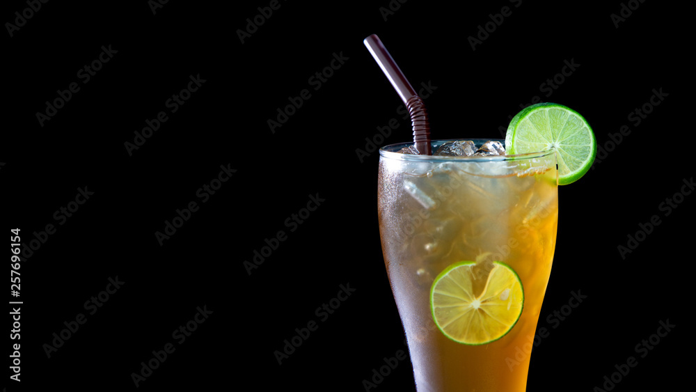 Fototapeta premium Lemon tea and lemon slice on ice on black background,