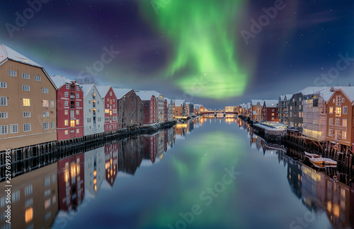Foto Trondheim Winter Bakklandet Lagerhäuser Nordlicht