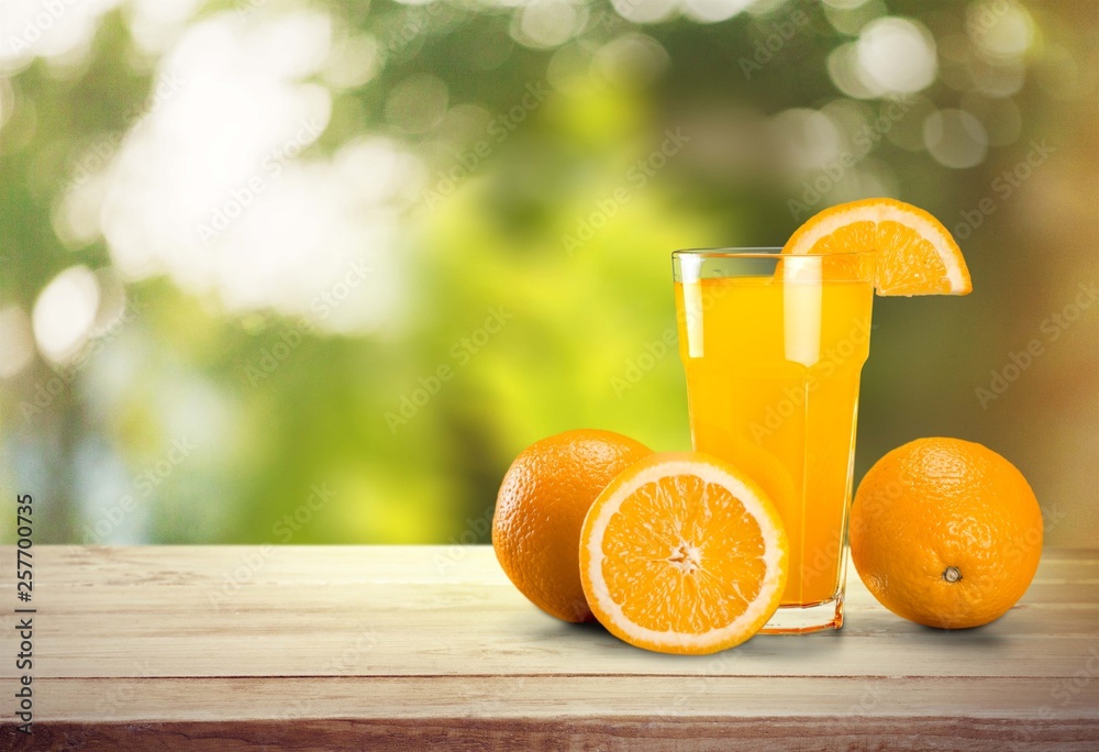 Naklejka premium Orange Juice in glass on background.