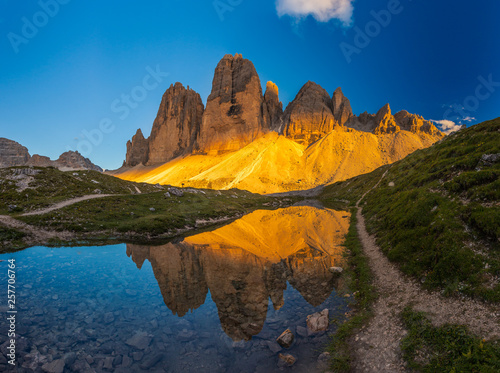 Beautiful sunset at Tre Cime di Lavaredo trail in South Tyrol, northern Italy © kanonsky