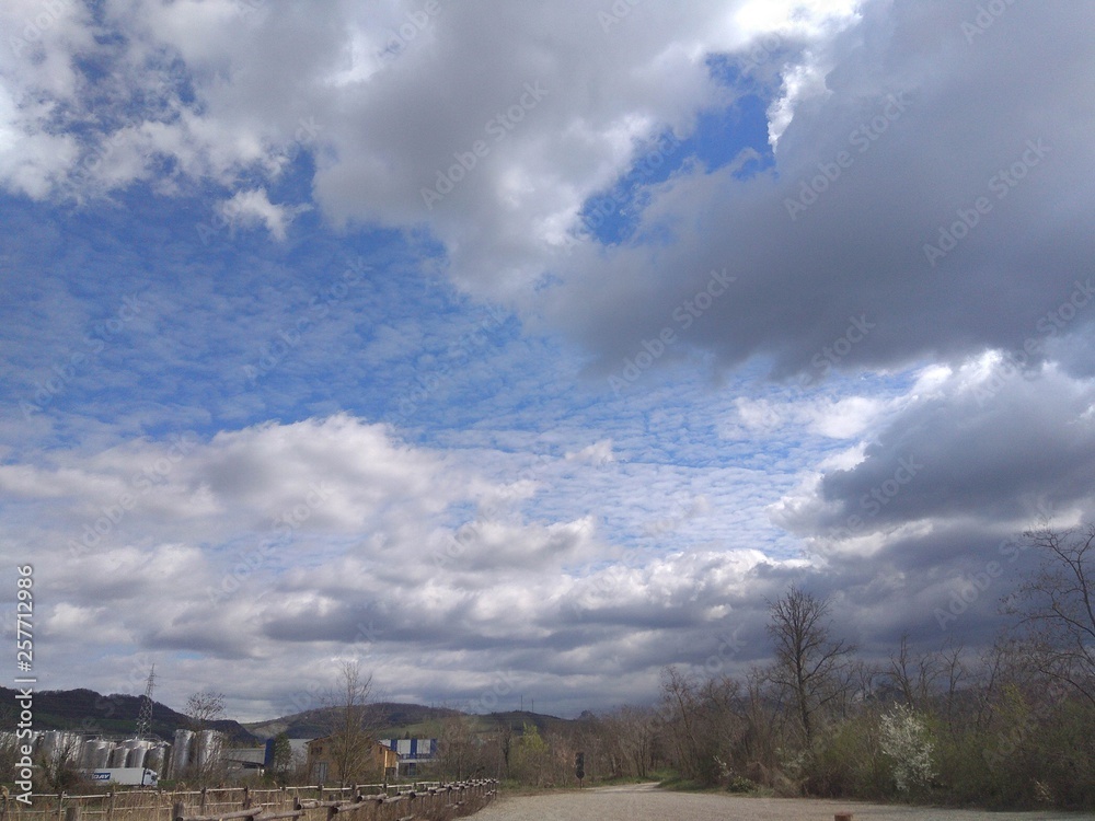 cielo nuvoloso, nuvole bianche