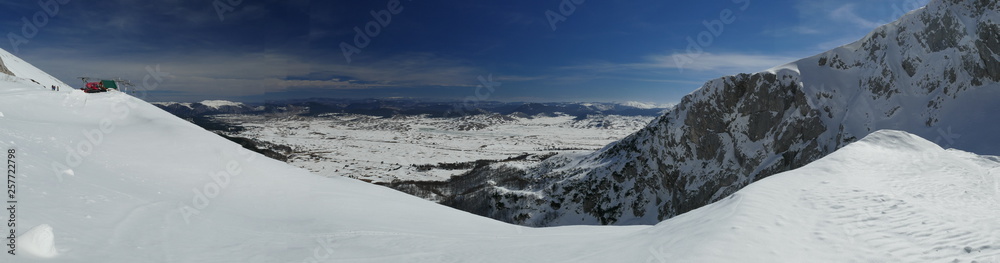 Gebirgslandschaft im Winter, Montenegro Gebirgslandschaft im Winter, Montenegro