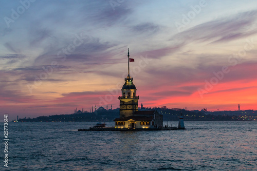 maiden's tower in Istanbul © senerdagasan