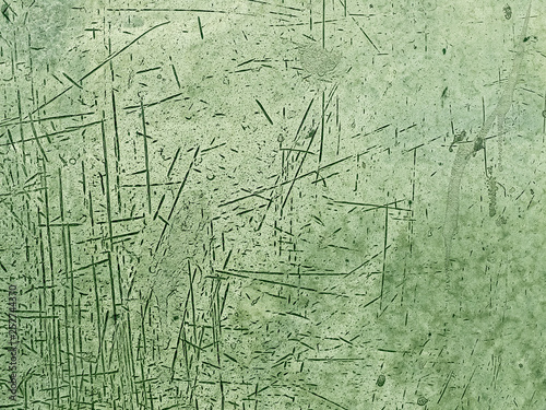 traces sur une vitre couverte de peinture verte