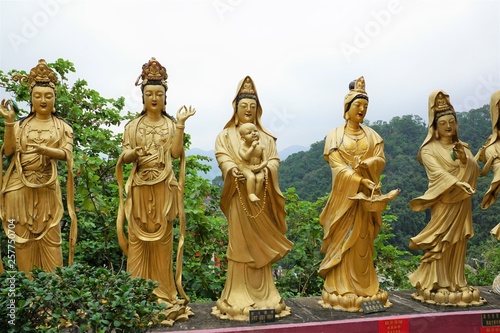 ten thousand buddhas monastery hong kong shatin