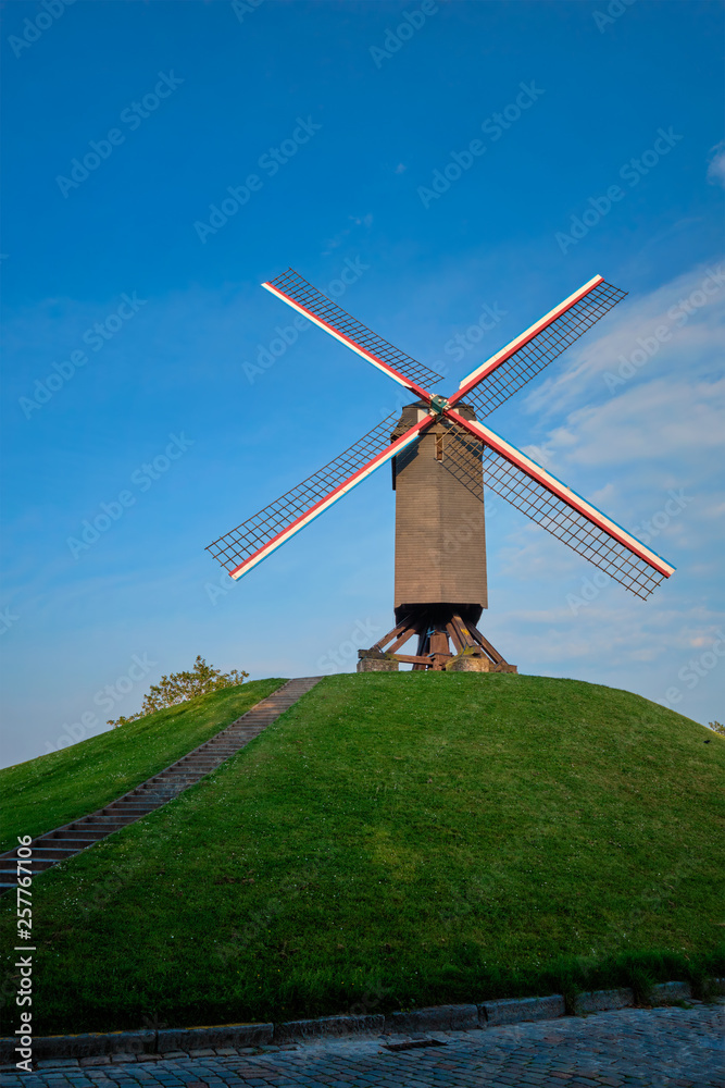 Obraz premium Sint-Janshuismolen Sint-Janshuis Mill windmill in Bruges on sunset, Belgium
